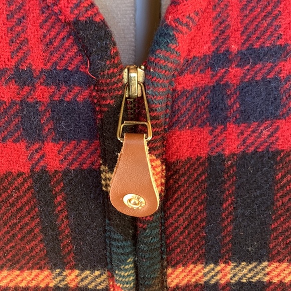 LizWear red plaid wool/nylon/mohair zip-up vest with sheepskin-looking lining. - Picture 6 of 14